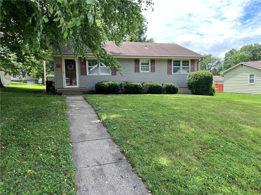 Property Photo: 1317 Pawnee Street KS 66048