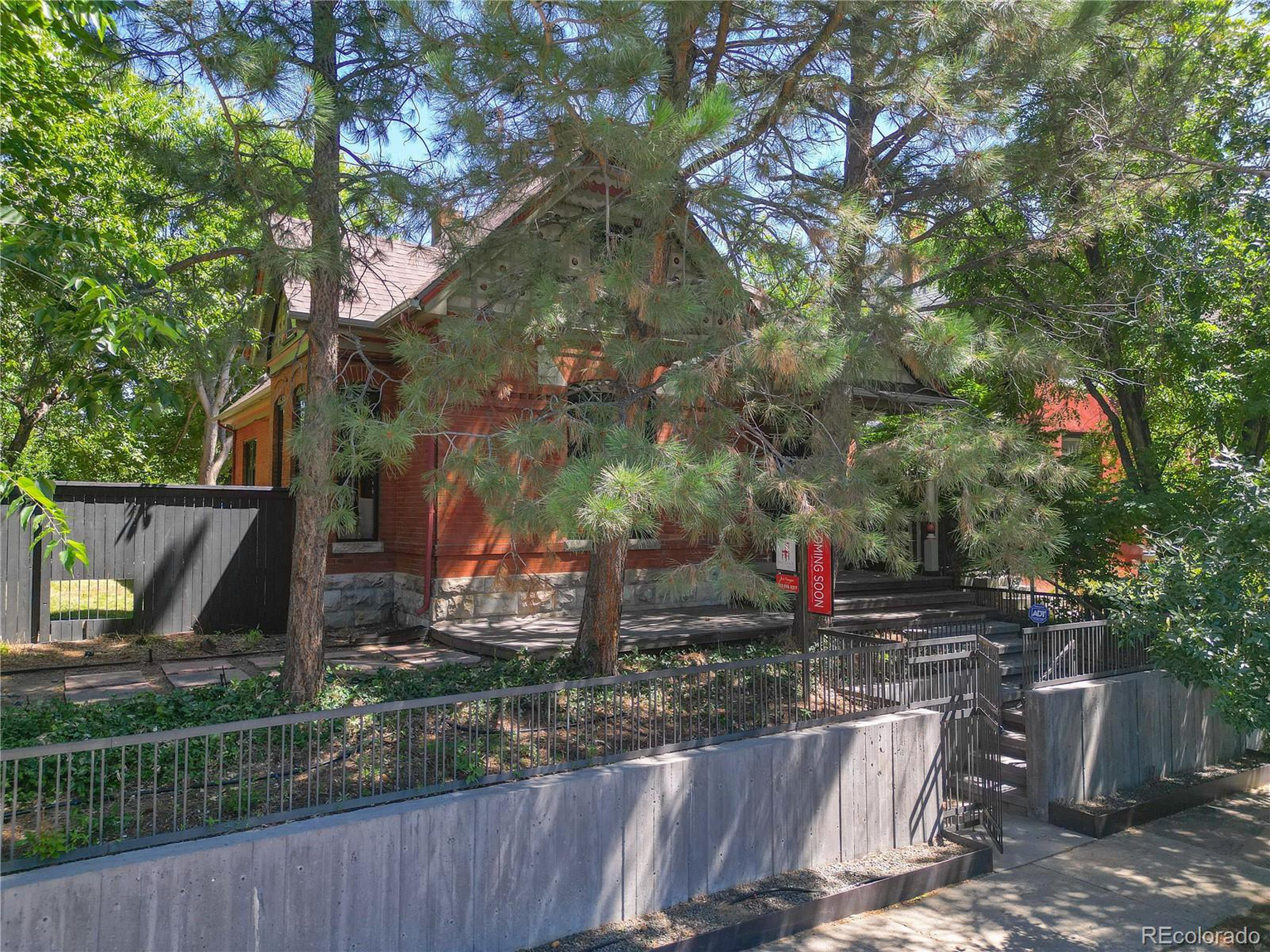 Property Photo: 3259 W Hayward Pl CO 80211