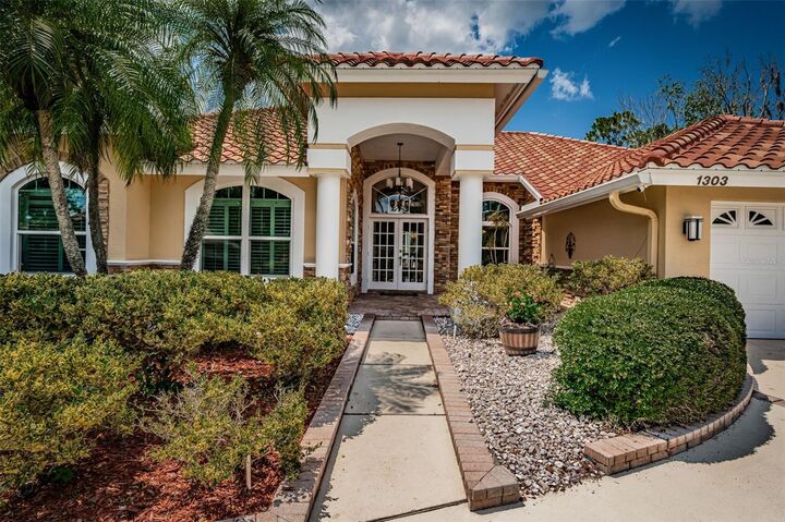 Property Photo:  1303 Forestedge Boulevard  FL 34677 