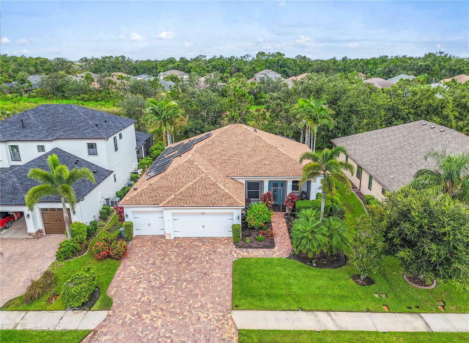 Property Photo: 616 Dogwood Run FL 34212
