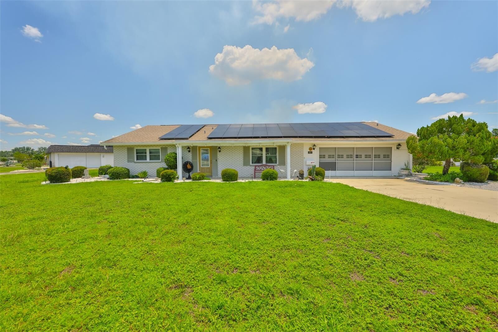 Property Photo:  1811 Milford Circle  FL 33573 