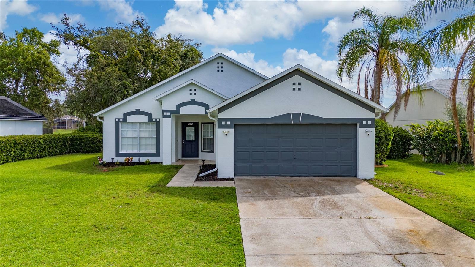 Property Photo: 566 Sunridge Woods Boulevard FL 33837