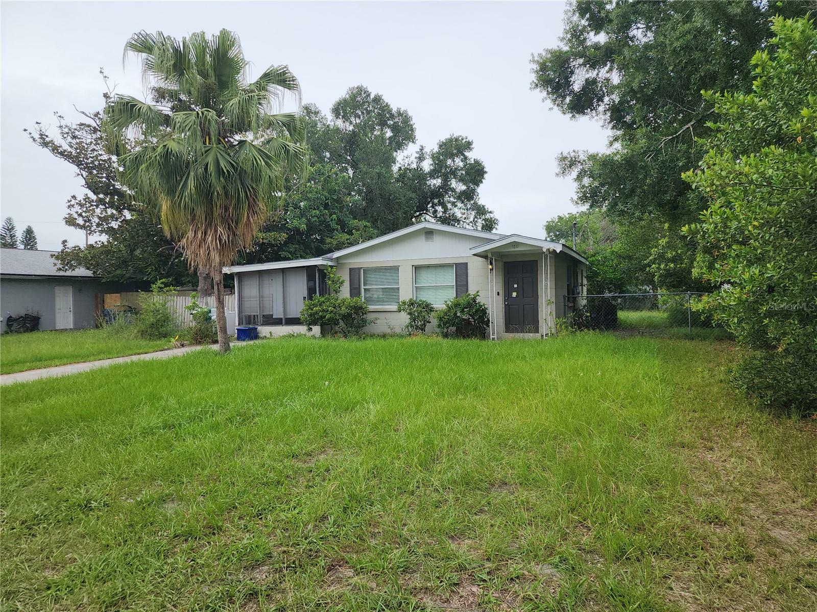 Property Photo: 1711 E Poinsettia Avenue FL 33612