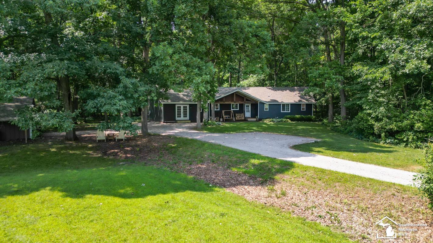 Property Photo:  621 Baldwin Road  MI 48162 