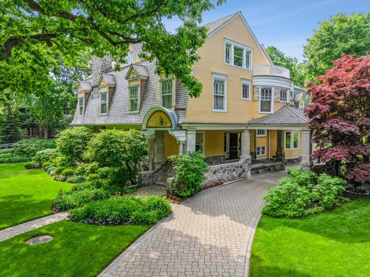Property Photo: 202 Greenwood Street IL 60201