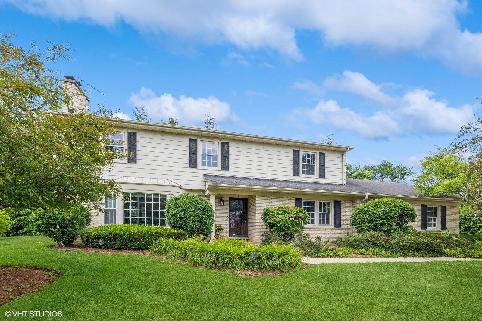 Property Photo: 214 S Belmont Avenue IL 60005
