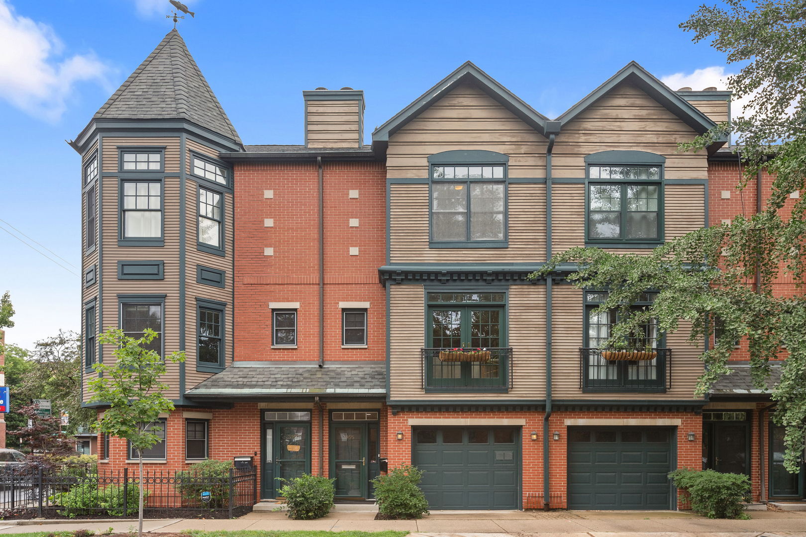 Property Photo: 3955 N Paulina Street IL 60613