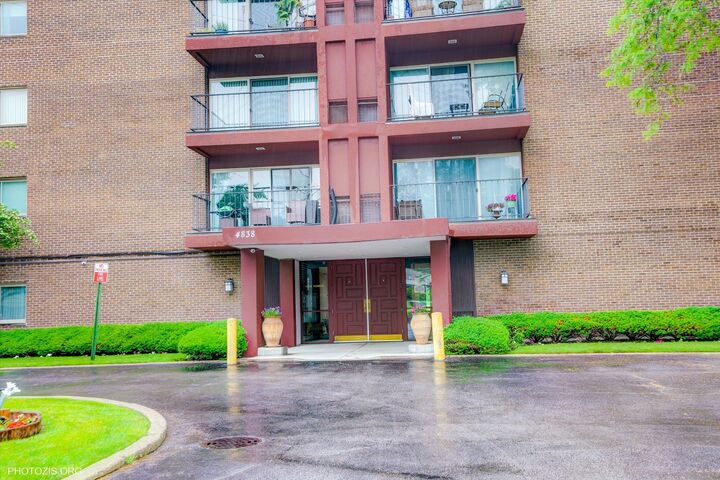 Property Photo: 4838 Howard Street 301 IL 60077