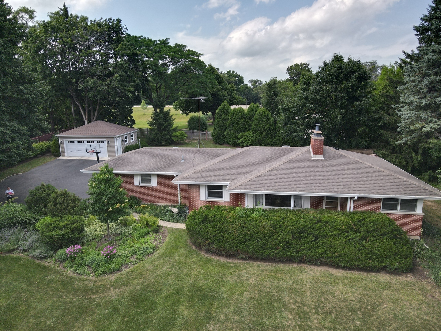 Property Photo: 240 Roslyn Road IL 60010