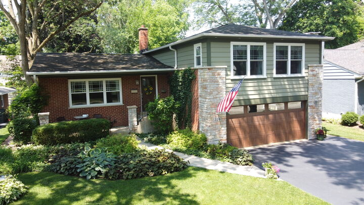 Property Photo: 228 S Glendale Avenue IL 60010