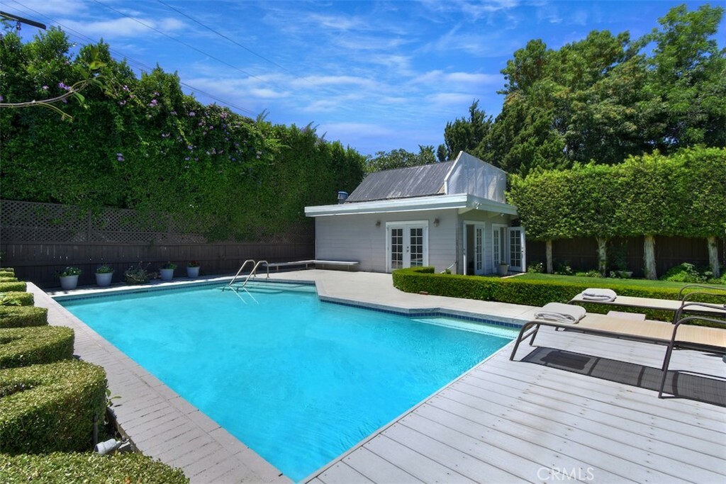 Property Photo: 4161 Dixie Canyon Avenue CA 91423