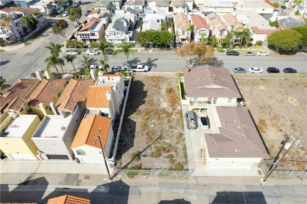 Property Photo: 412 20th CA 92648