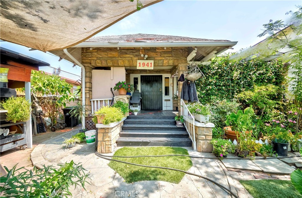 Property Photo:  1941 W Jefferson Boulevard  CA 90018 
