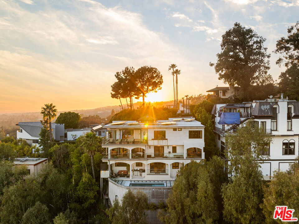Property Photo: 1380 Summitridge Place CA 90210