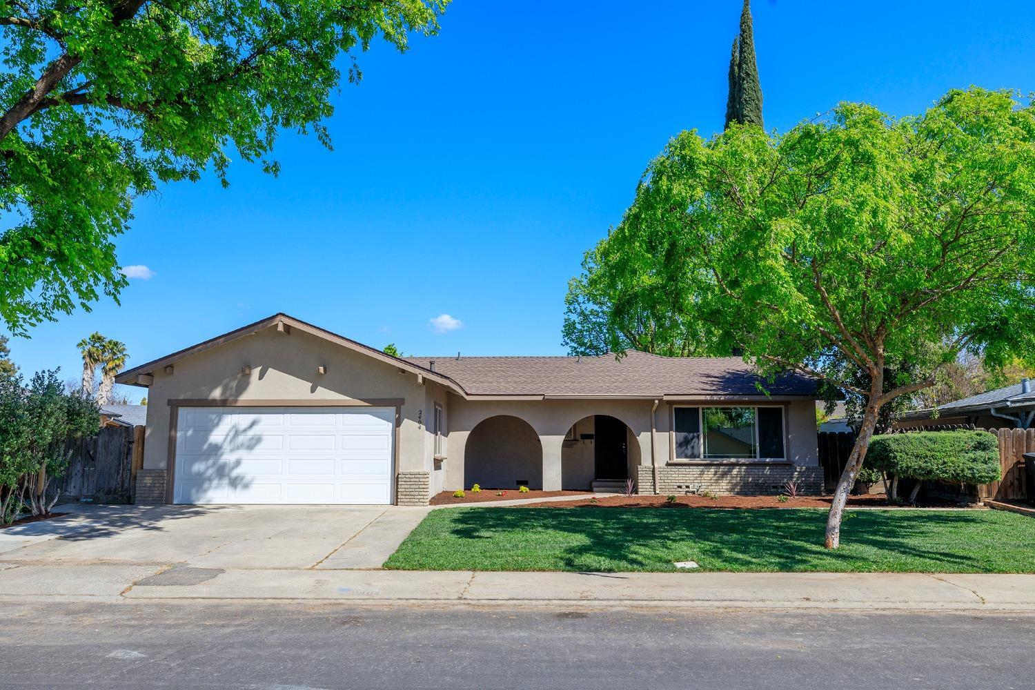 Property Photo: 2404 San Domingo Way CA 95355