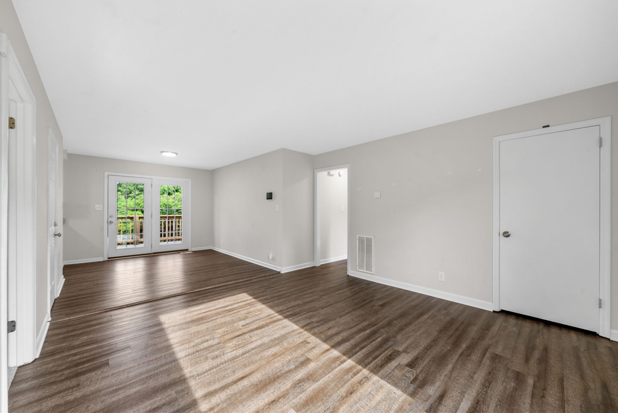 Property Photo: 712 Green Valley Ct TN 37042