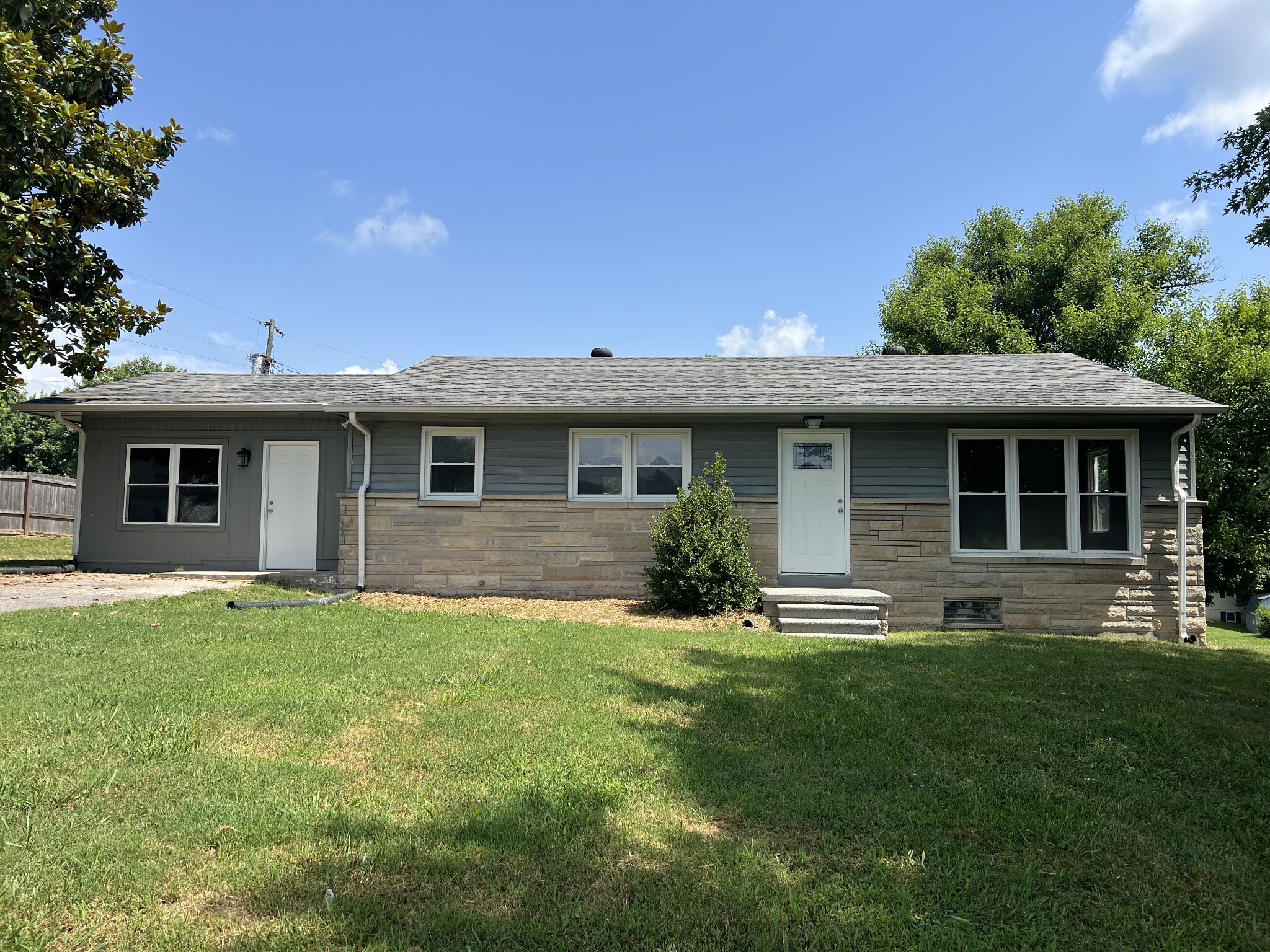 Property Photo: 208 Skyline Dr TN 37150