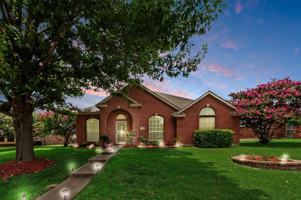 711 Fox Glen Road  Lancaster TX 75146 photo