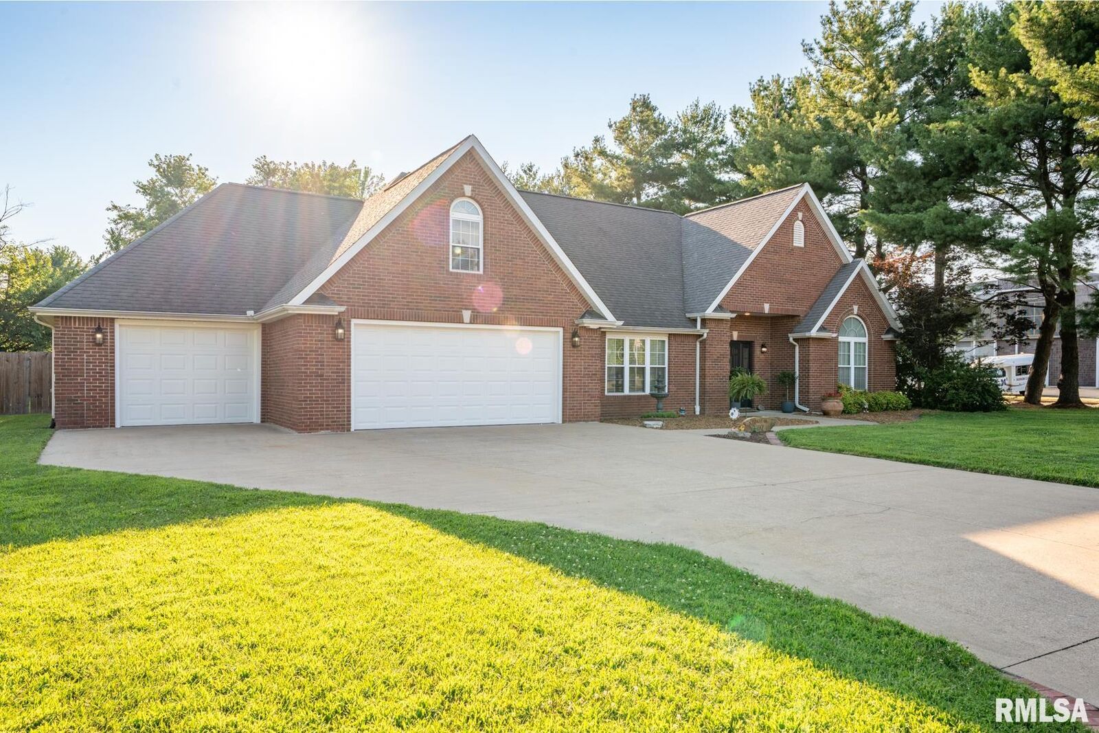 Property Photo:  1600 S Eugene Lane  IL 62959 