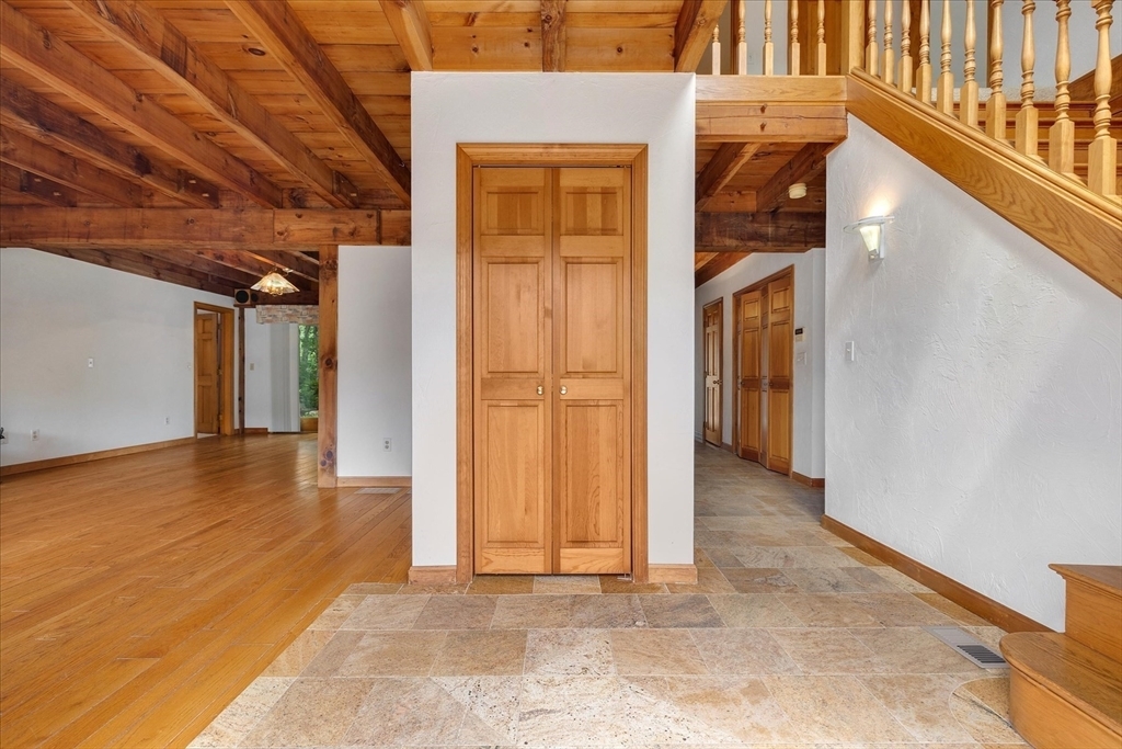 Property Photo:  5 Samoset Ln  MA 02540 