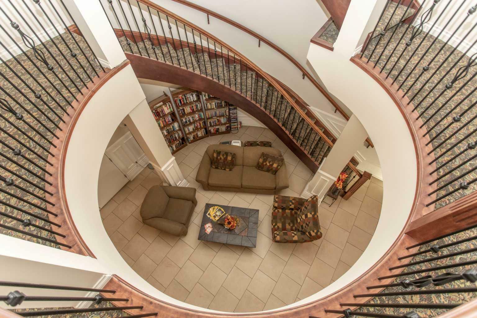 Property Photo: 4425 Heritage Way 207 AB T4L 2P4