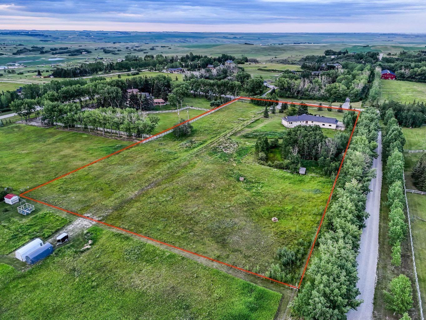 Photo de la propriété: 262107 Poplar Hill Drive AB T3R 1C7