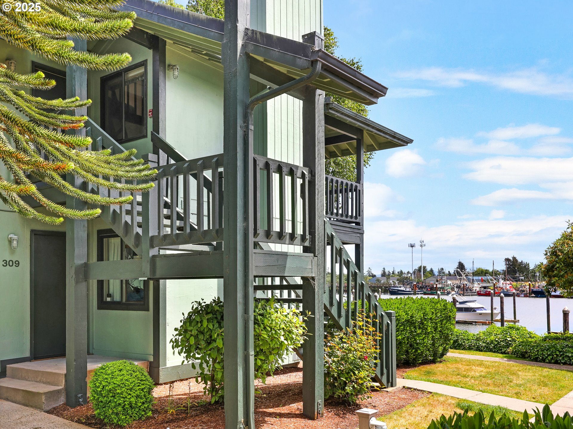 Property Photo: 313 NE Skipanon Dr 313 OR 97146