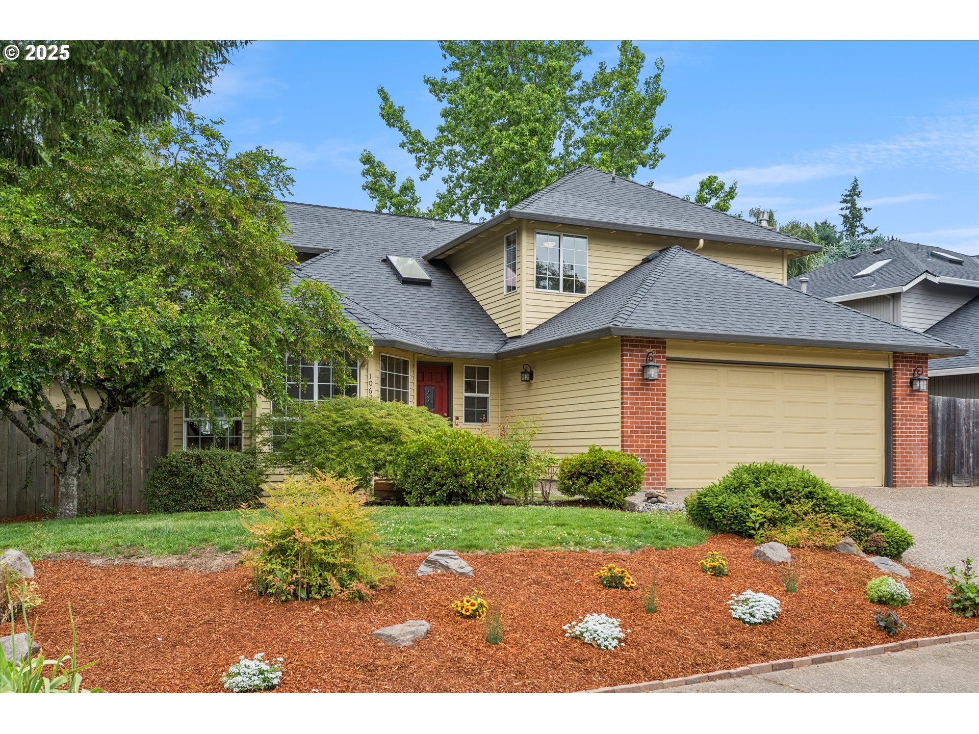 Property Photo:  10627 SW Tualatin Dr  OR 97224 