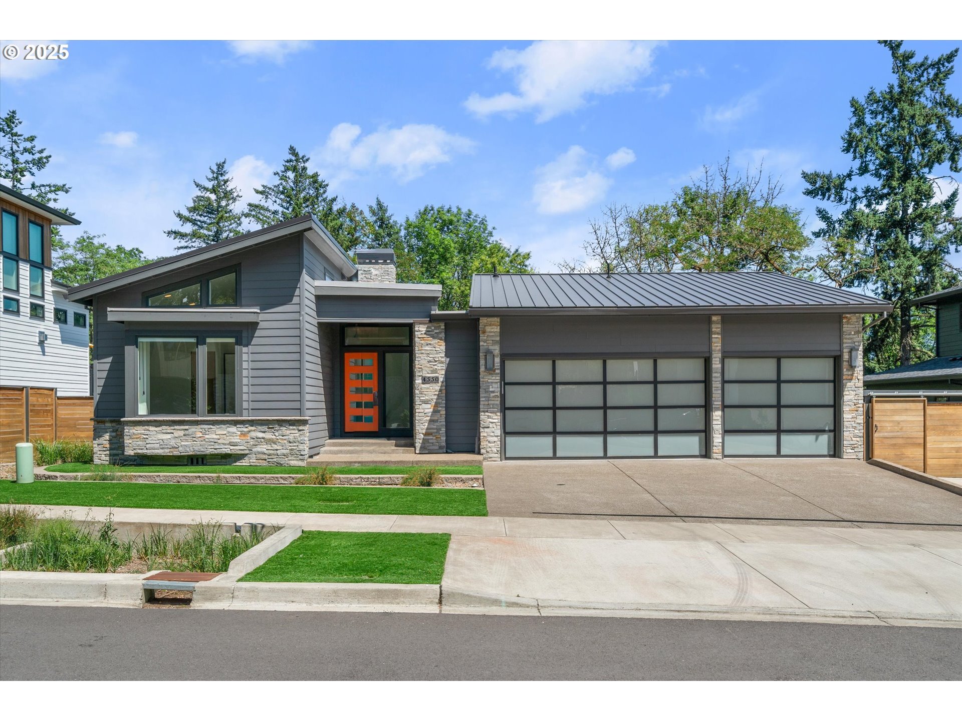 Property Photo: 4550 SW 59th Ave OR 97221
