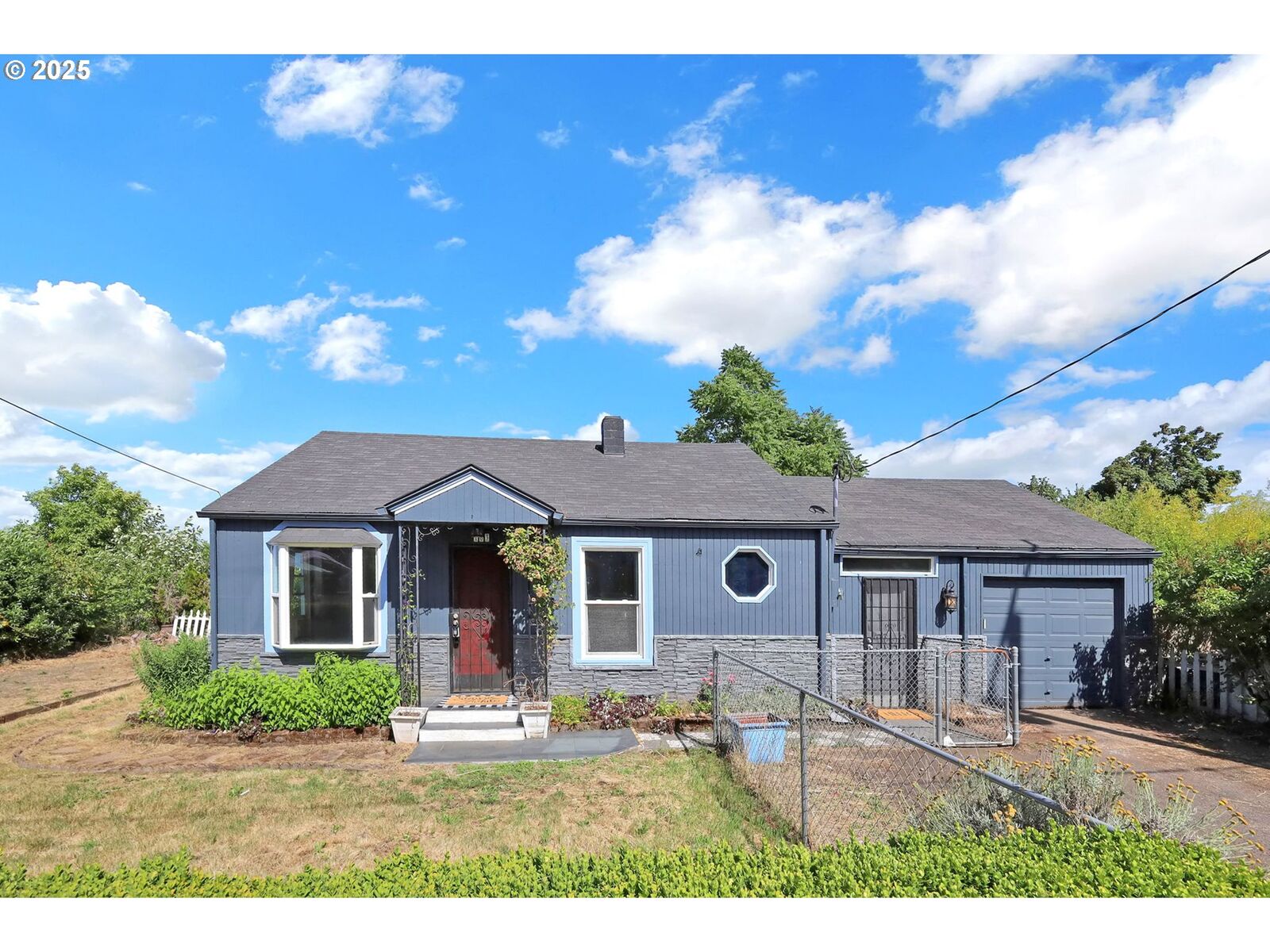 Property Photo:  183 S 50th Pl  OR 97478 