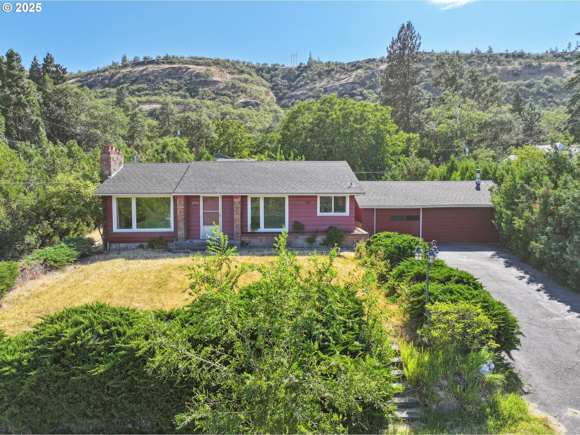 Property Photo: 2716 W 10th St OR 97058