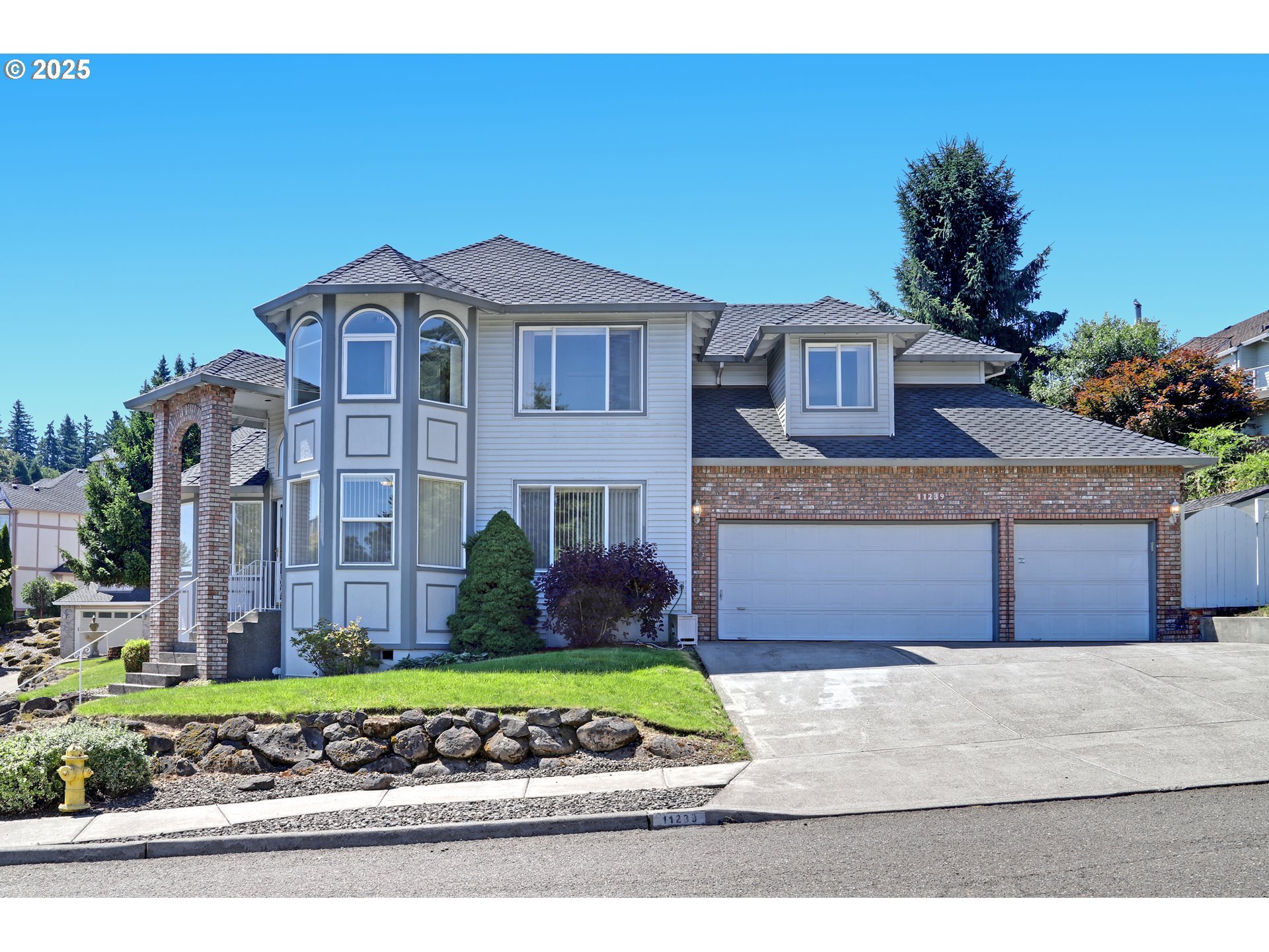 Property Photo: 11239 SE Highland Loop OR 97015