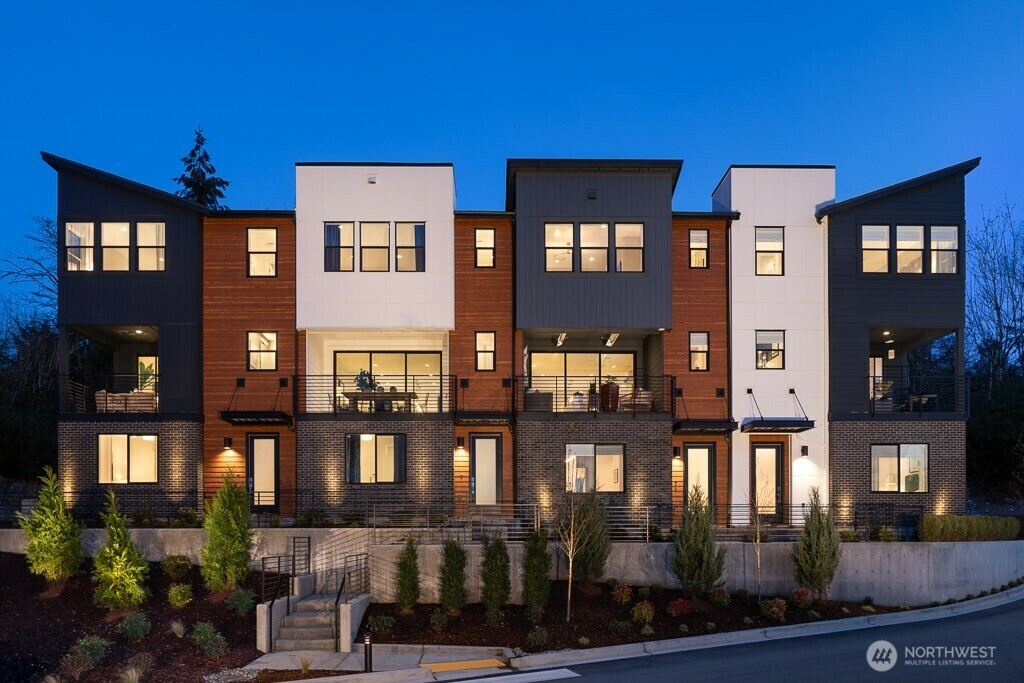10816 (Hs 69)  120th Lane NE B  Kirkland WA 98033 photo