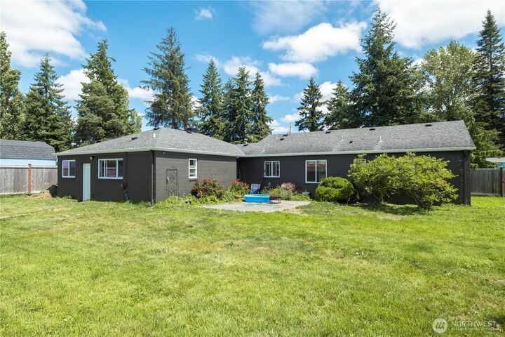 Property Photo:  2901  Hollydale Acres Lane  WA 98273 