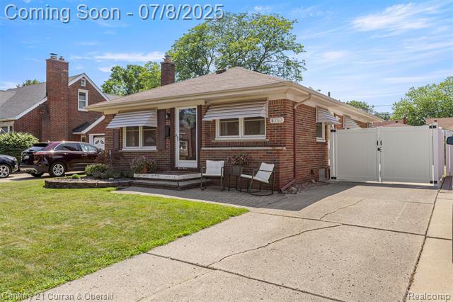 Property Photo: 8960 Niver Avenue MI 48101