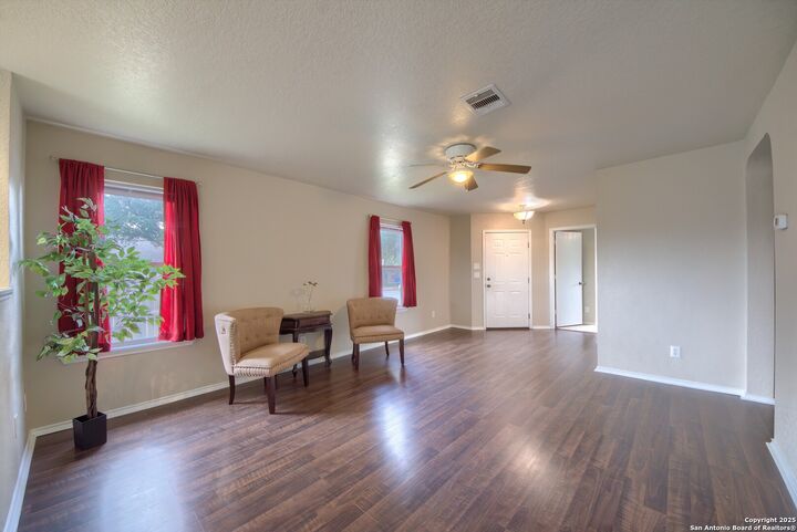 Property Photo: 647 Cherokee TX 78132