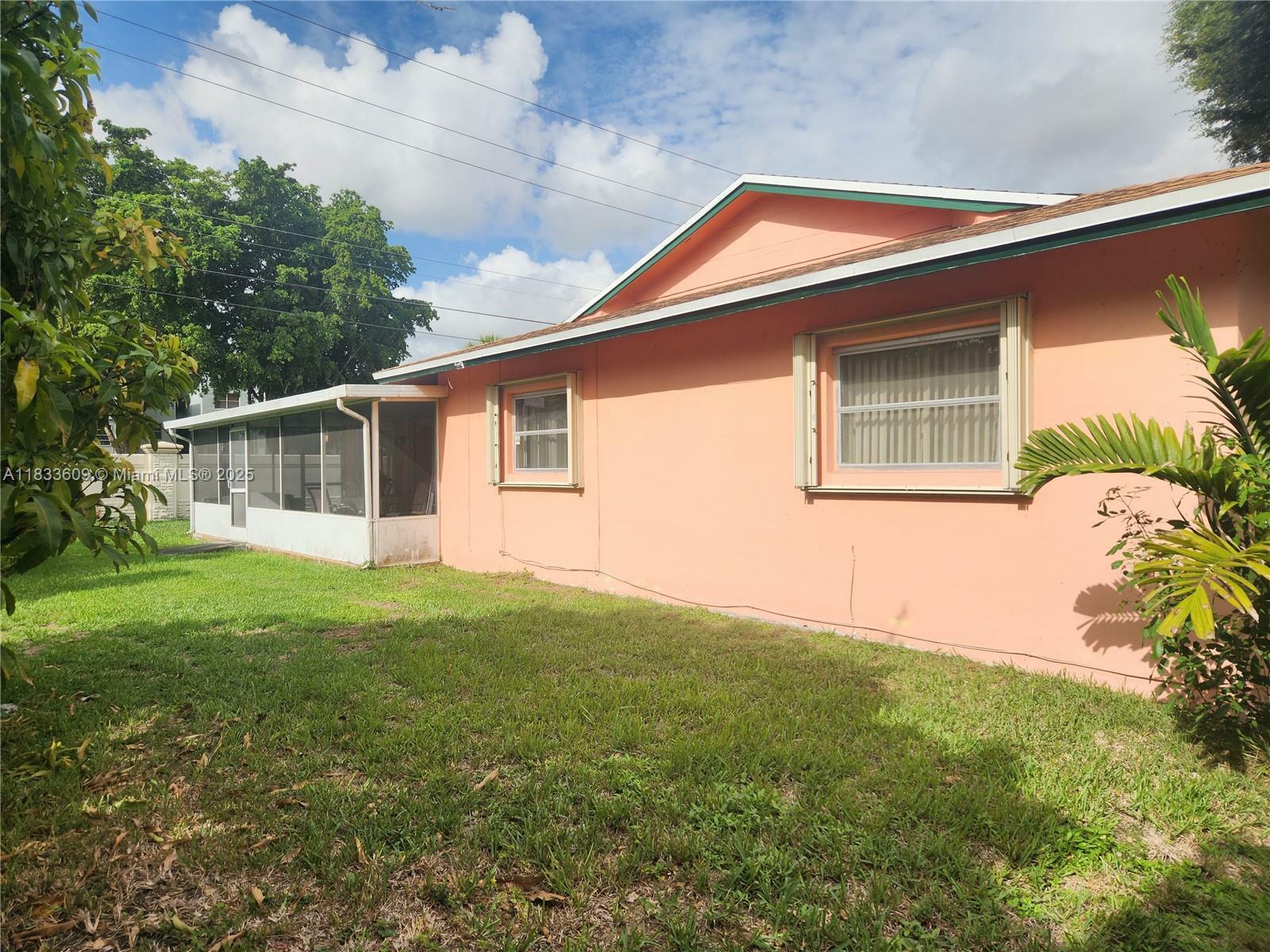 Property Photo: 6900 NW 94th Ave FL 33321