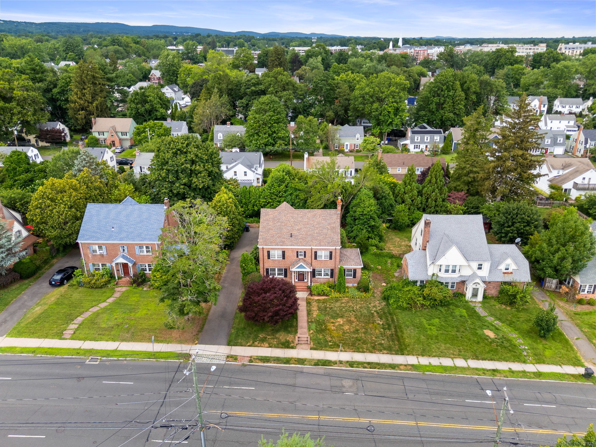 Property Photo:  602 Park Road  CT 06107 
