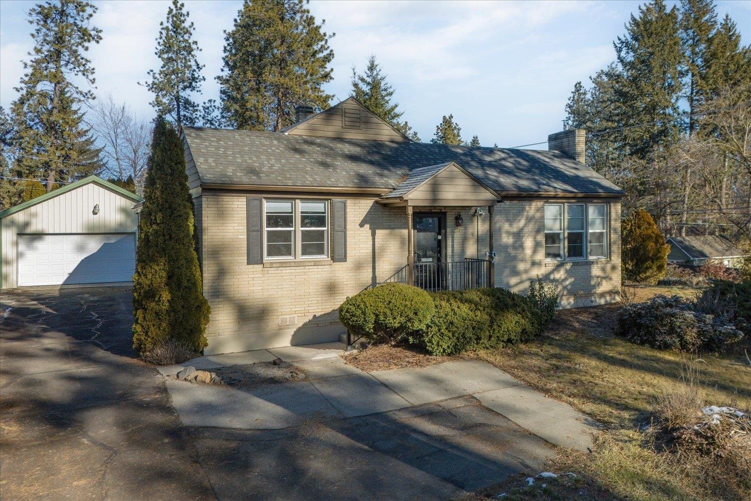Property Photo: 2828 S Arthur St WA 99203