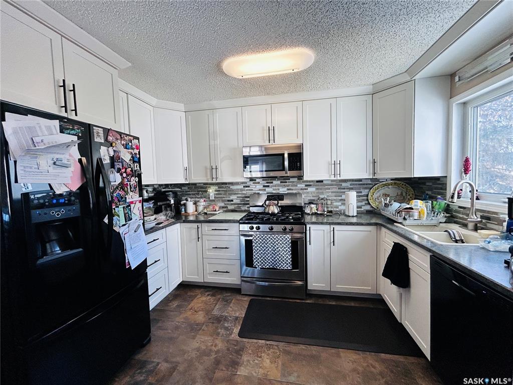 Property Photo: 1005 10th Street SK S0K 3R0