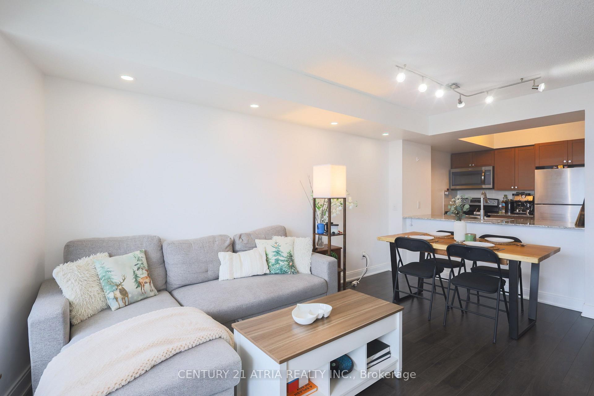 Photo de la propriété: 125 Village Green Square 3707 ON M1S 0G3