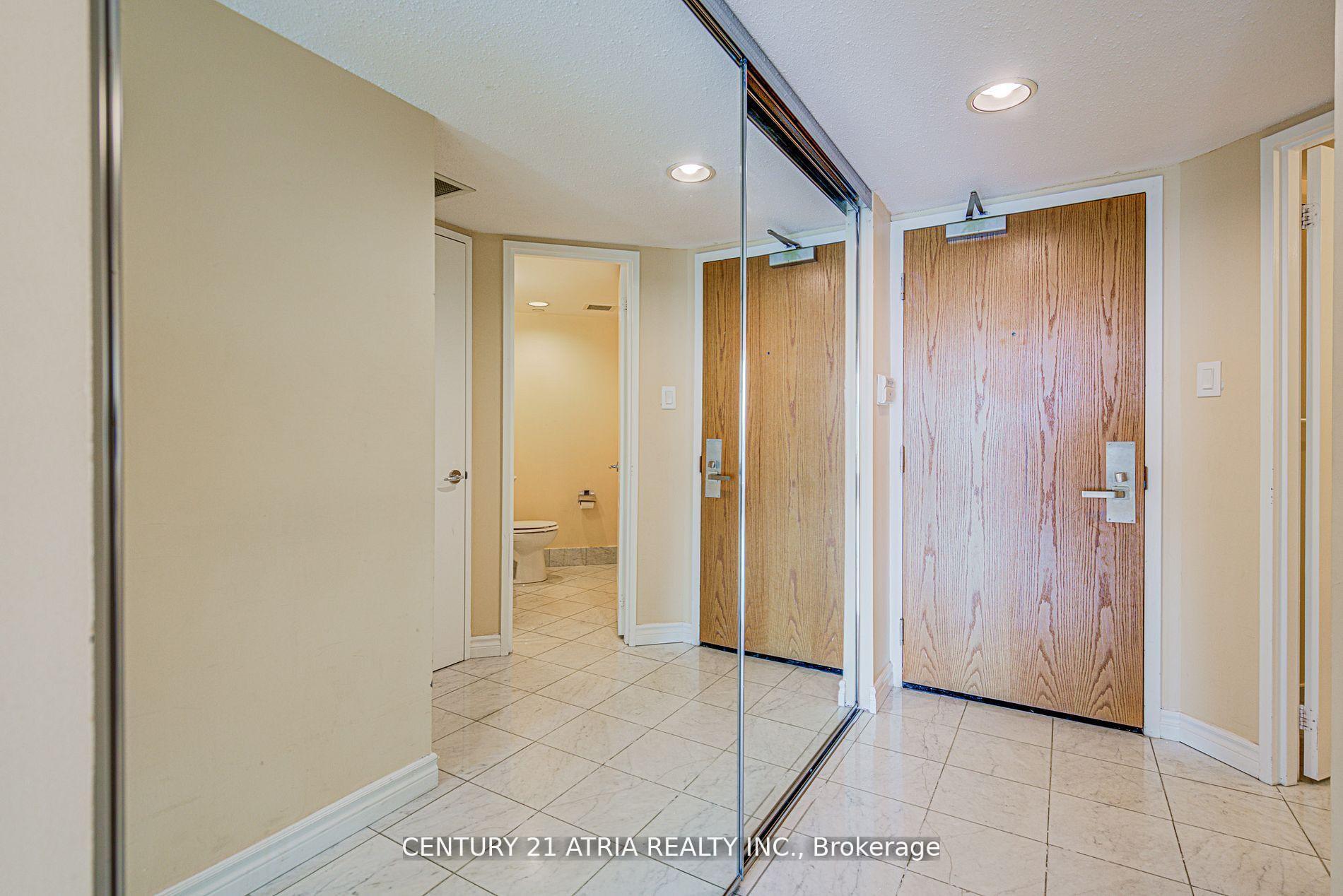 Property Photo: 38 Elm Street 2913 ON M5G 2K5