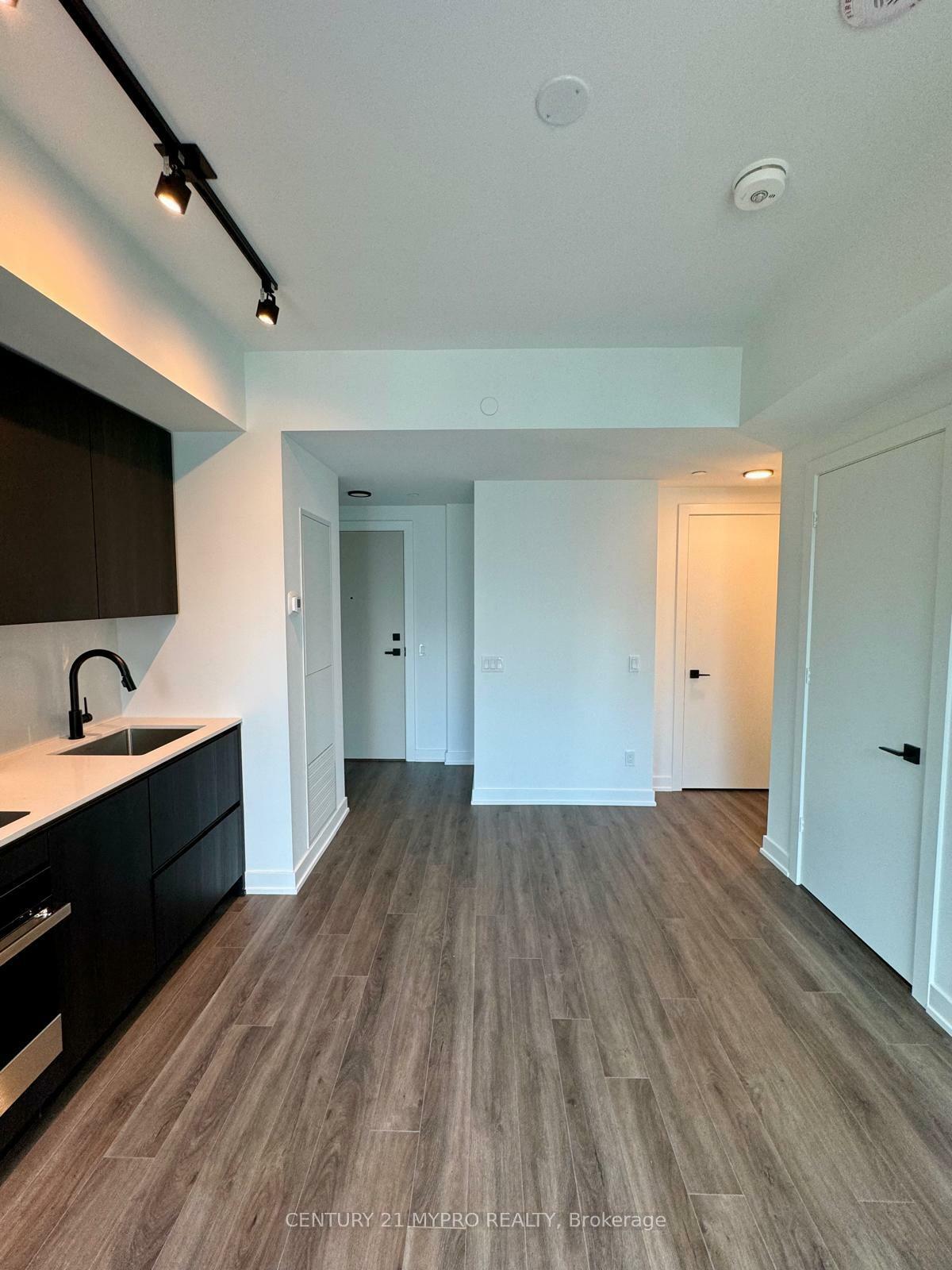 Property Photo: 327 King Street W 3001 ON M5V 0W7