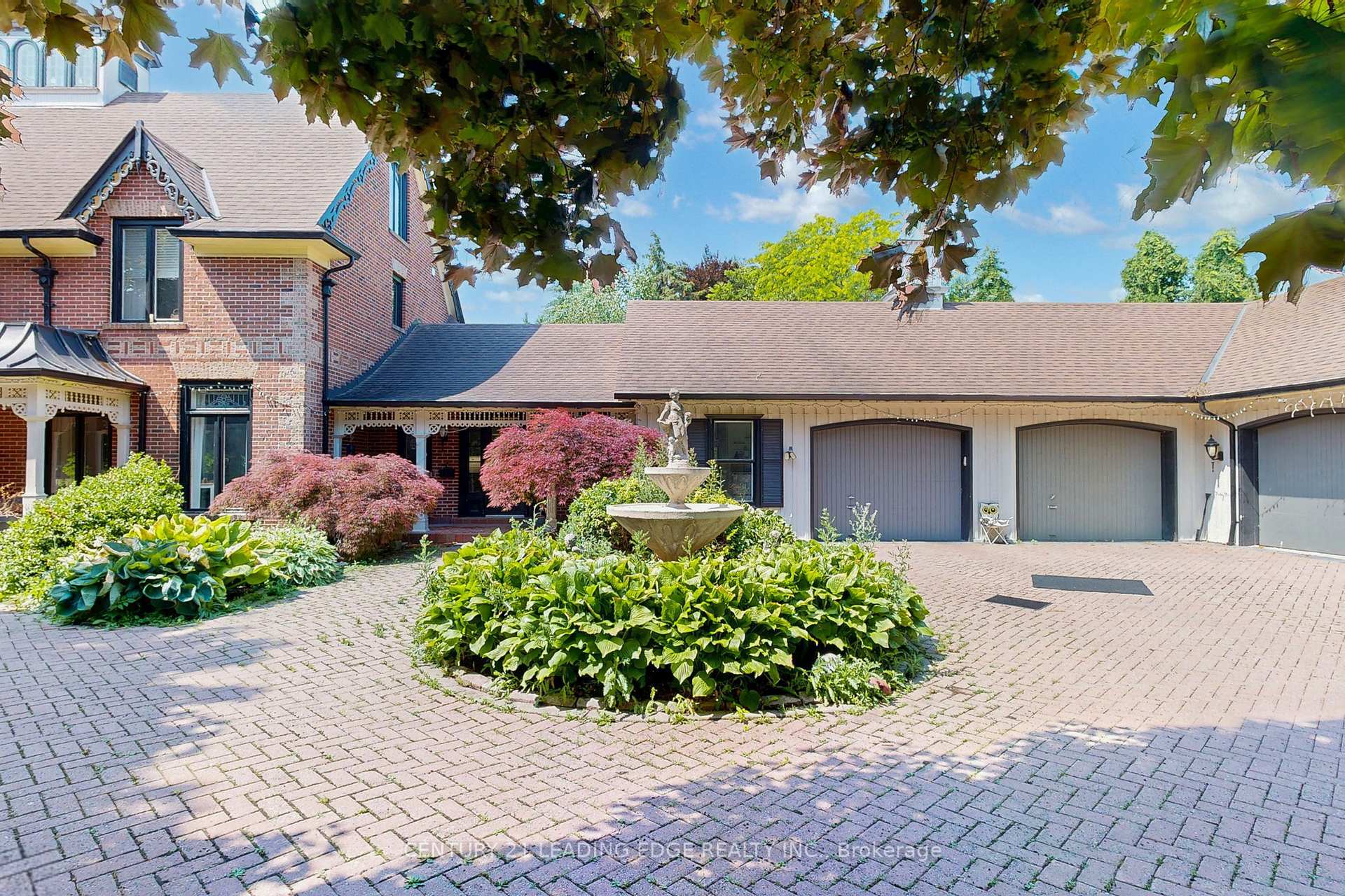 Property Photo: 18 Ridgevale Drive ON L6B 1A8