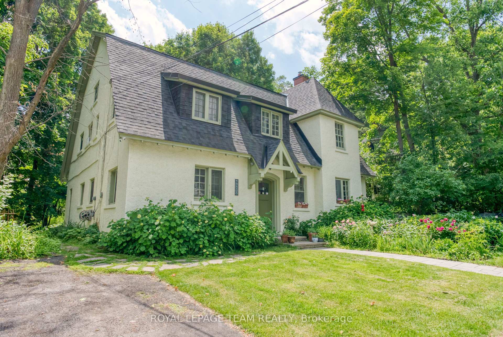 Property Photo:  480 Oakhill Road  ON K1M 1J6 