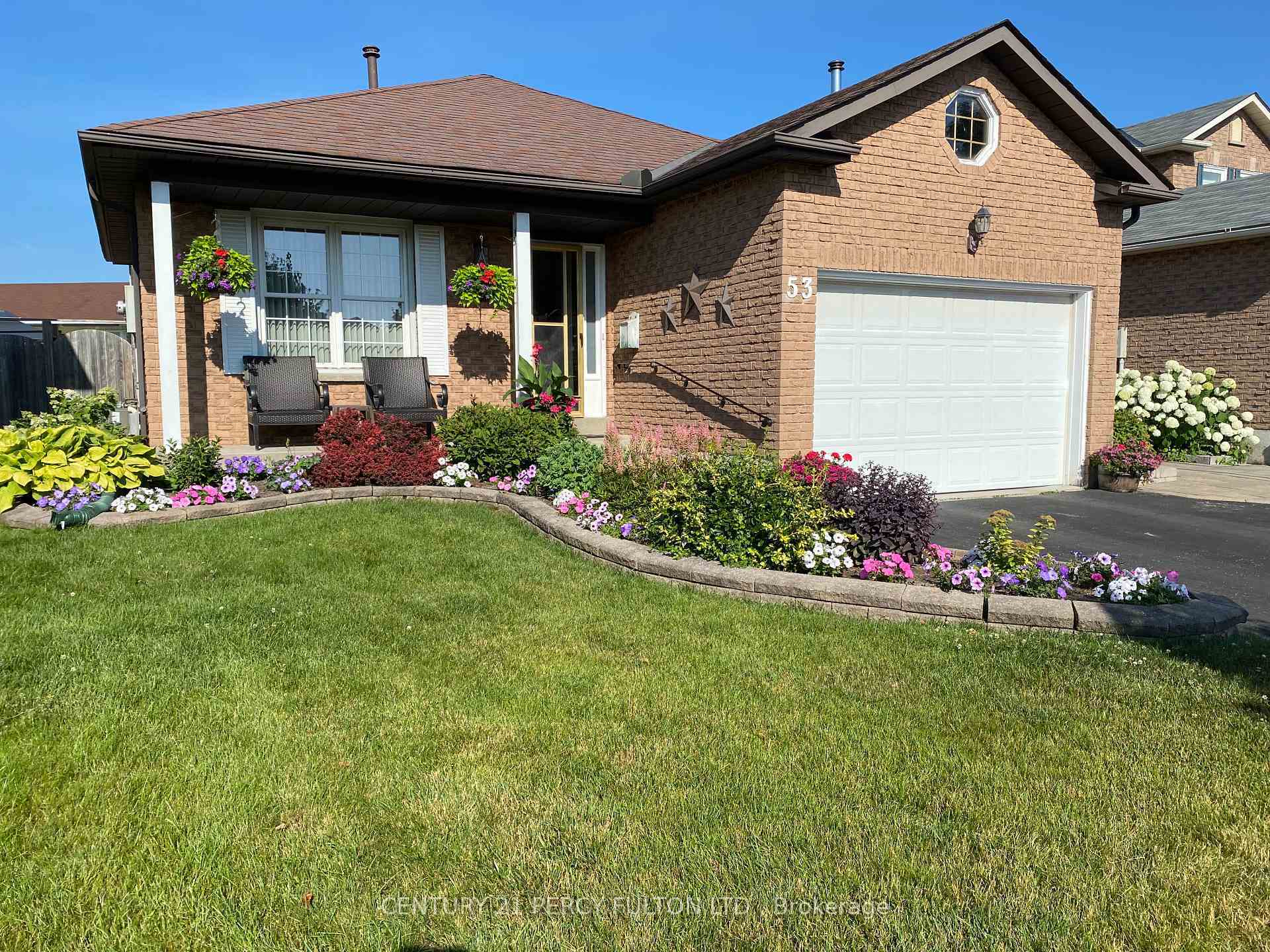 Property Photo: 53 Sandringham Drive ON L1E 1X2