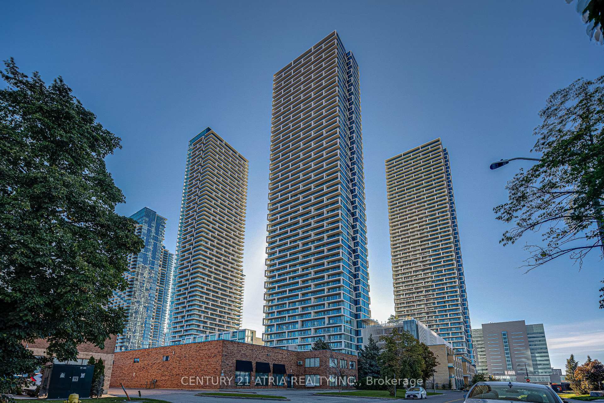Property Photo: 898 Portage Parkway P5-144 ON L4K 0J6