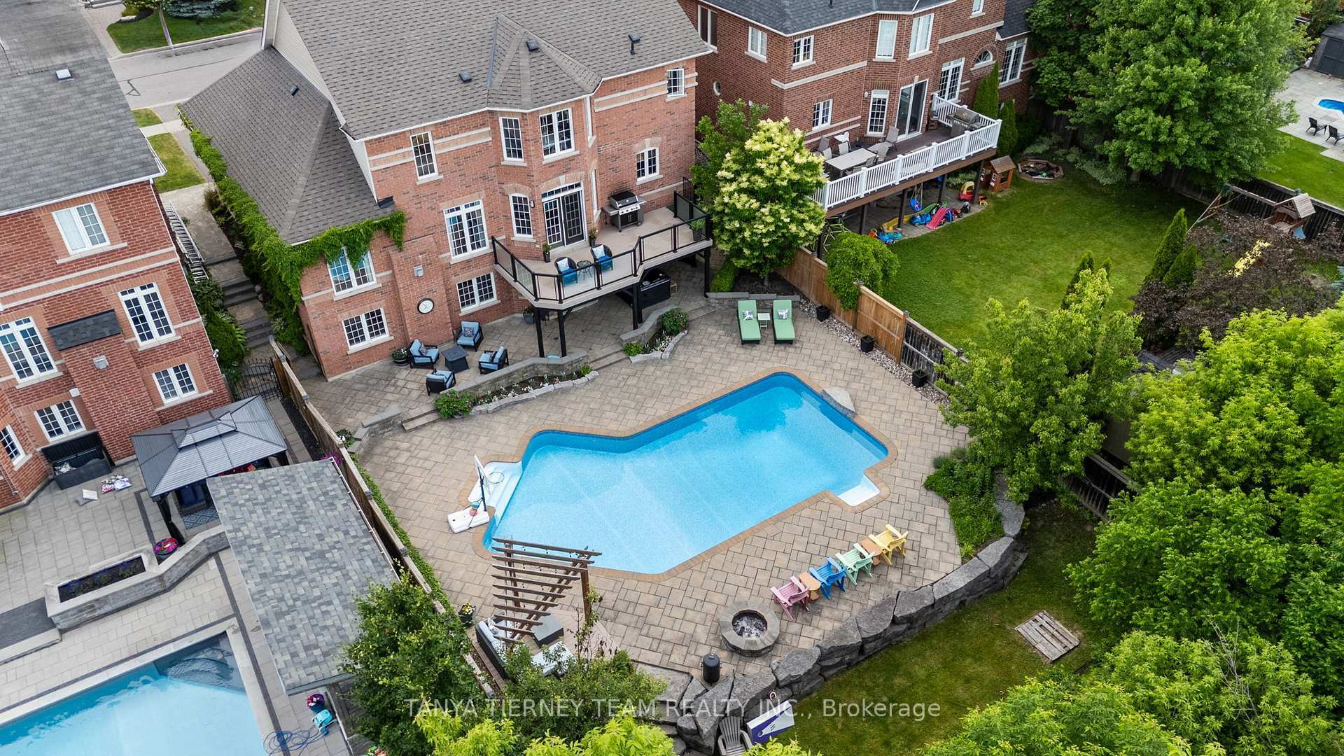 Property Photo: 11 Covington Drive ON L1M 2K6