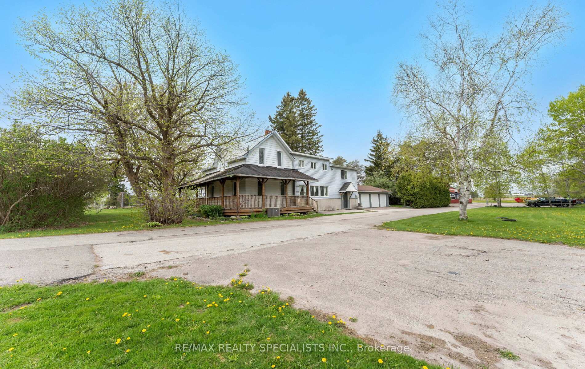Property Photo: 220 Queen Street W ON L0L 1P0