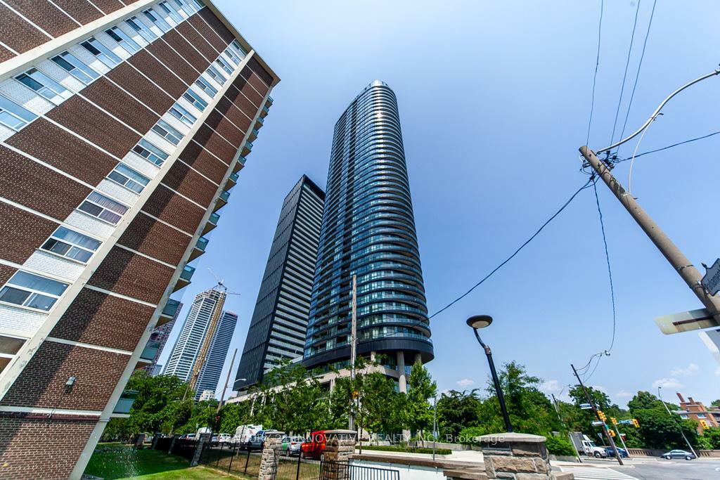 Property Photo: 585 Bloor Street E 2924 ON M4W 0B3